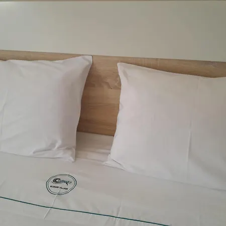 Guest house Furnaka Eco Village Lourinha (Lisbon)
